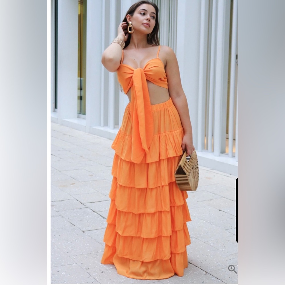 🌴🧡Scarlett’s the Label 🧡🌴
Orange Tiered Ruffle Maxi Skirt set